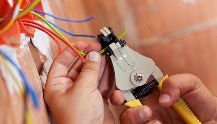 Electricien d'équipement du bâtiment